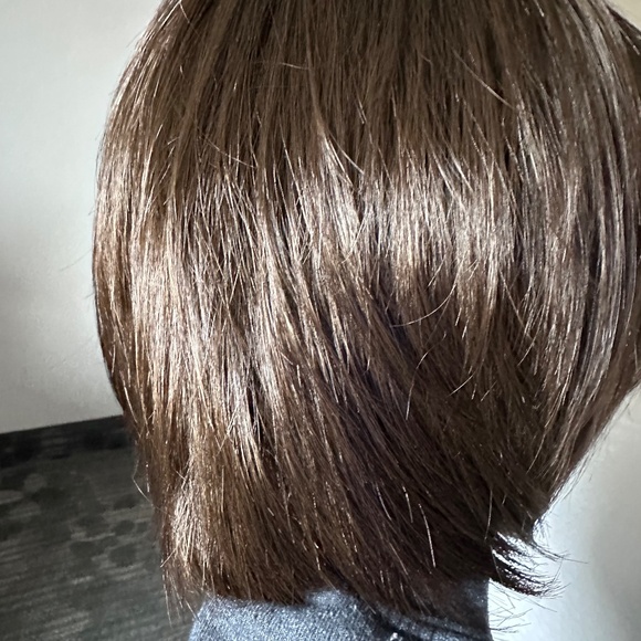 Brand new bob synthetic wig - Picture 6 of 10